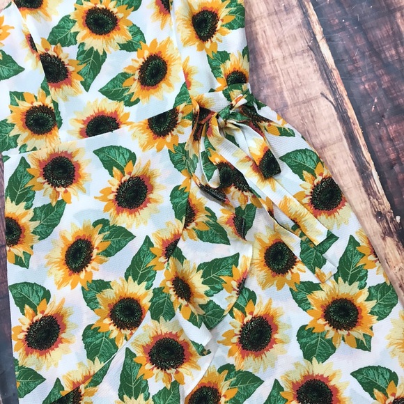 << Sunflower Wrap Bow Sun Dress Floral >> - Picture 3 of 8